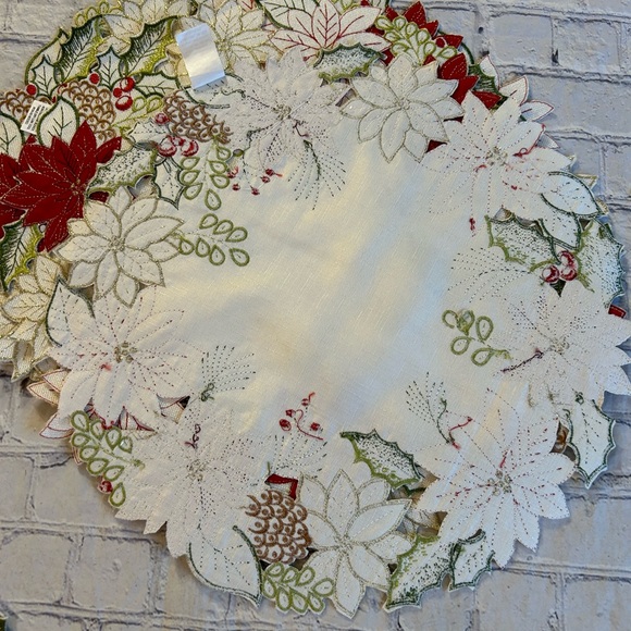 CHRISTMAS HOLLY WHITE RED GREEN & METALLIC GOLD (8) PLACEMATS POLYESTER - Picture 6 of 11
